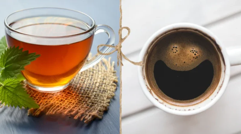 Une photo de thé à gauche et une photo de café à droite